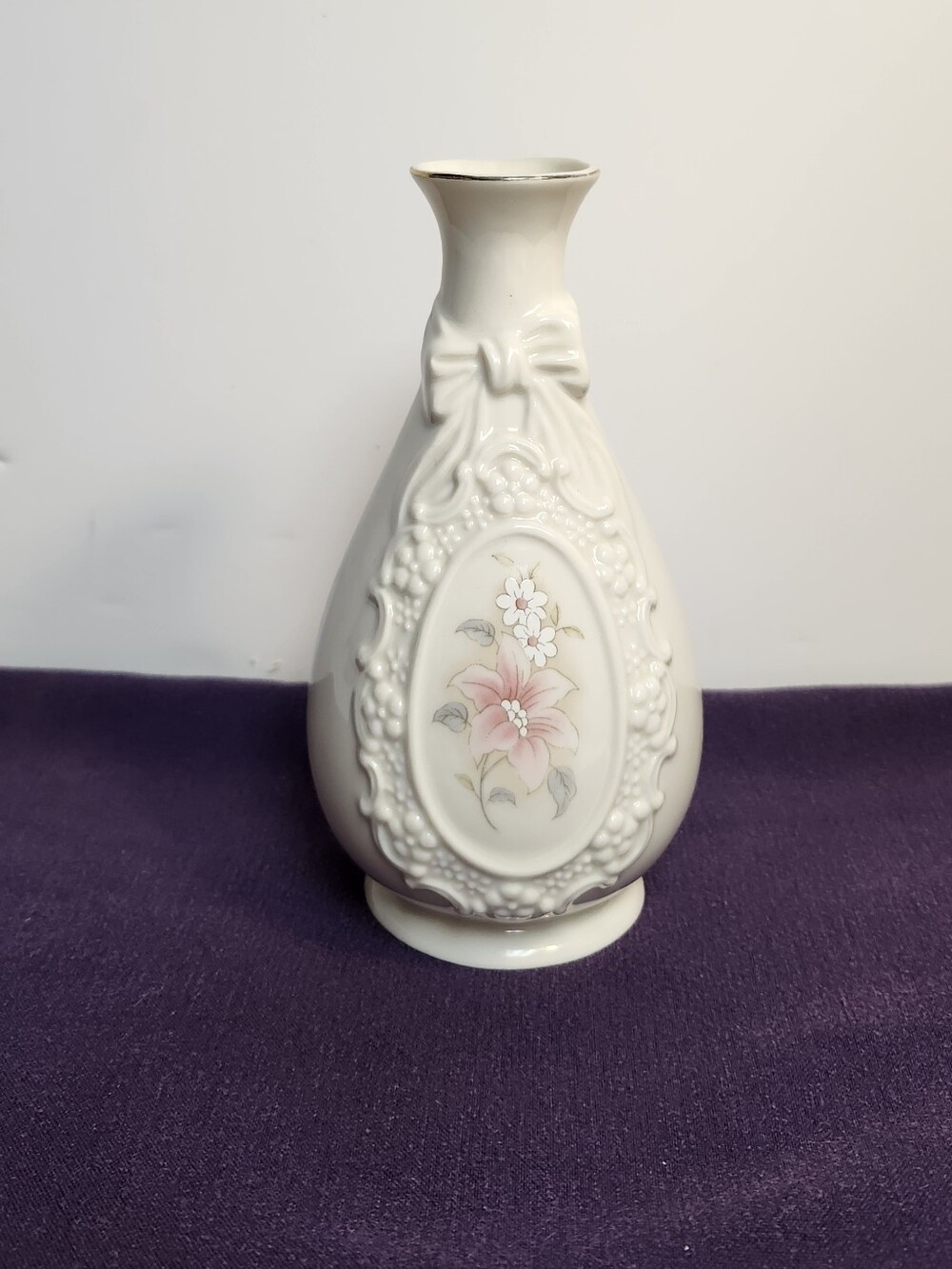 Royal Heritage Collection Porcelain Bud Vase